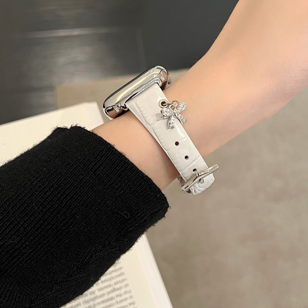 Apple Watch (42/41/40/38 mm) Echtleder Ersatz Armband mit Schleifen-Anhänger (Gelenkumfang 160 - 220 mm) - Weiss / Silber