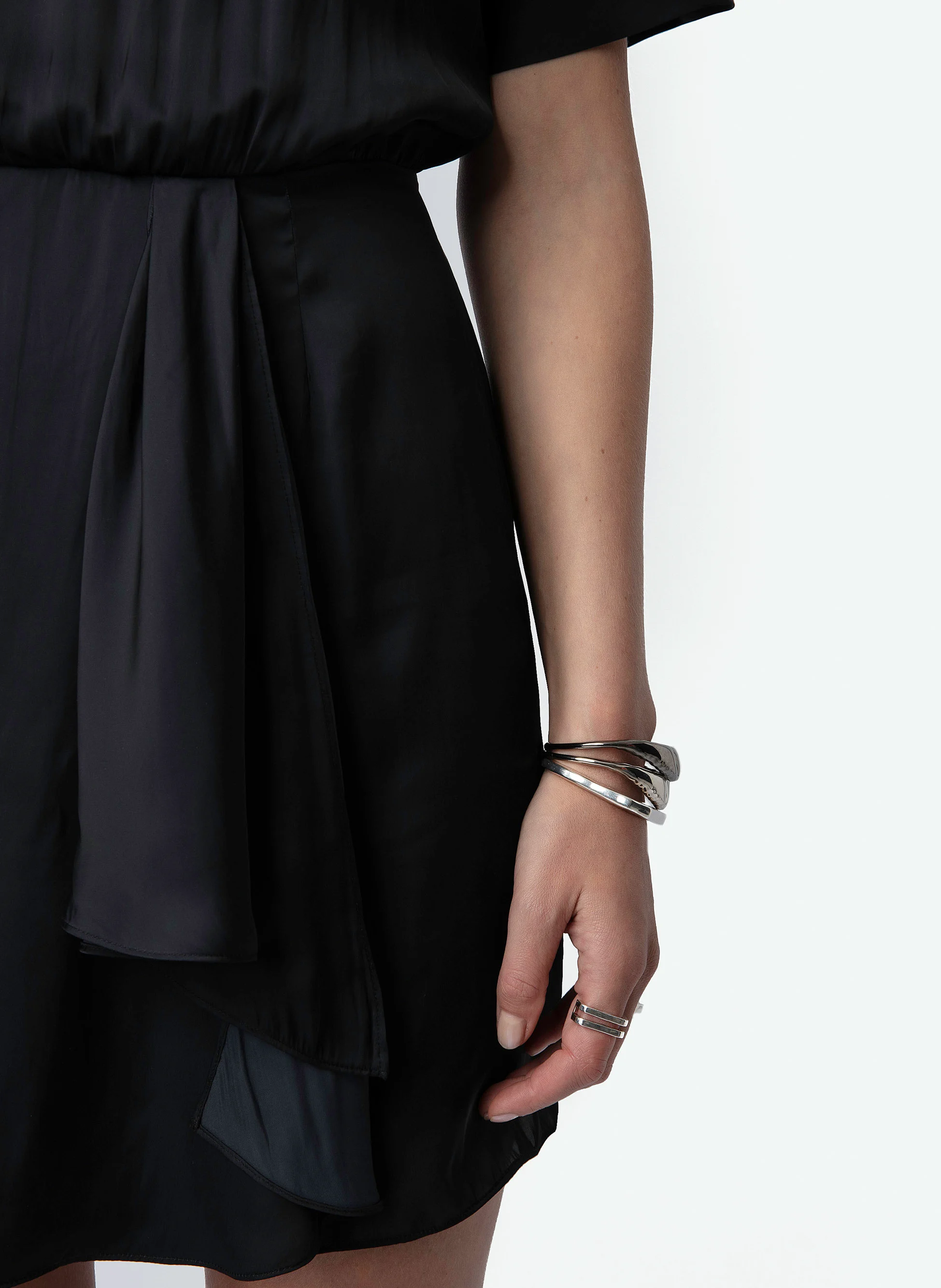 RAITO - Robe courte col tunisien en satin| Noir