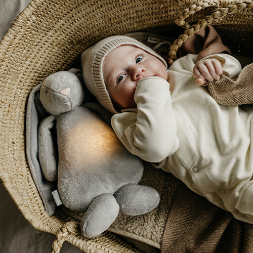 Moonie knuffelkonijn met nachtlamp en geluid - sky - 28 cm