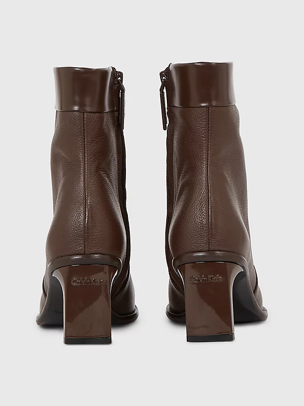 Botas de tornozelo de couro com salto