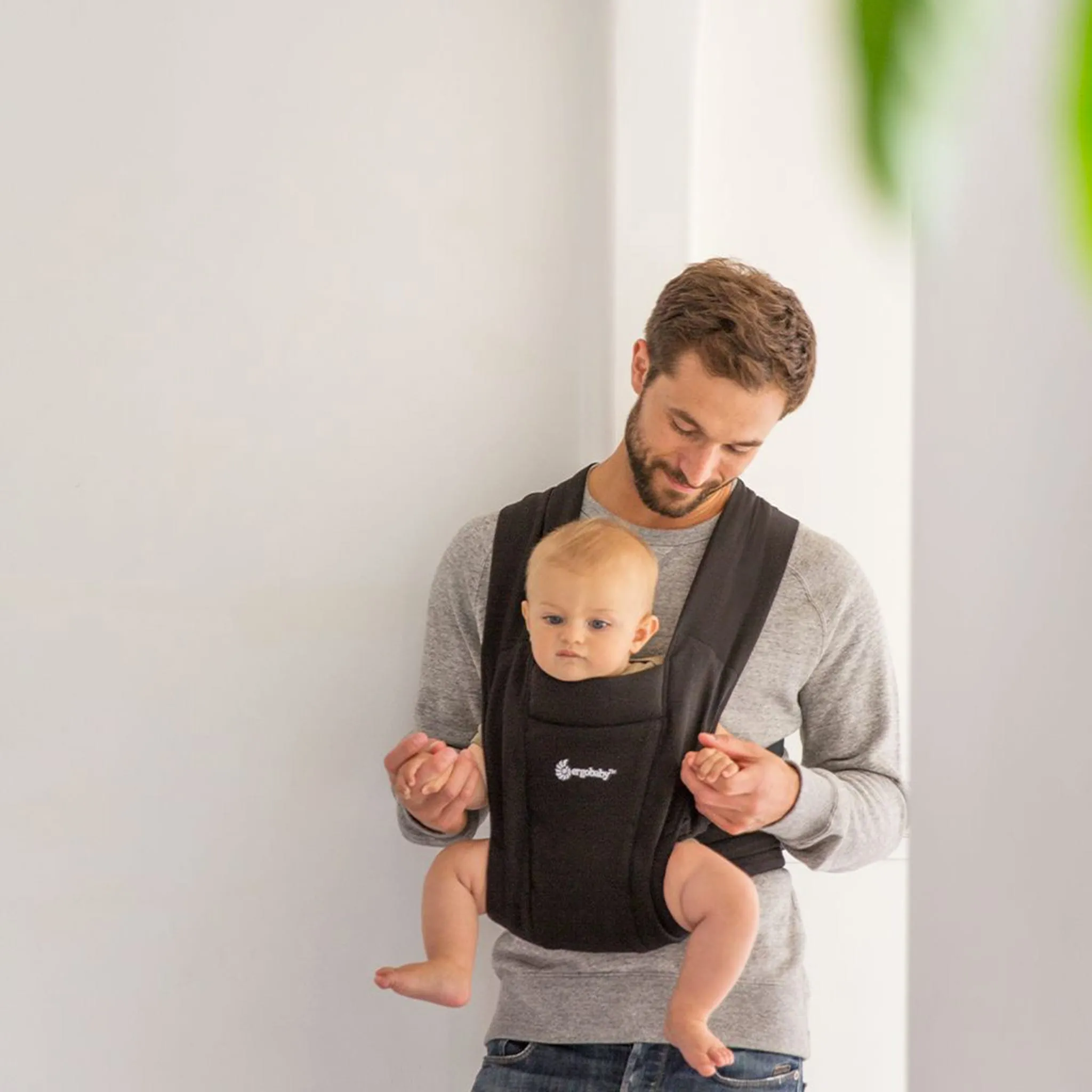 Ergobaby Porte-bébé Nouveau-Né Embrace - Noir Intense