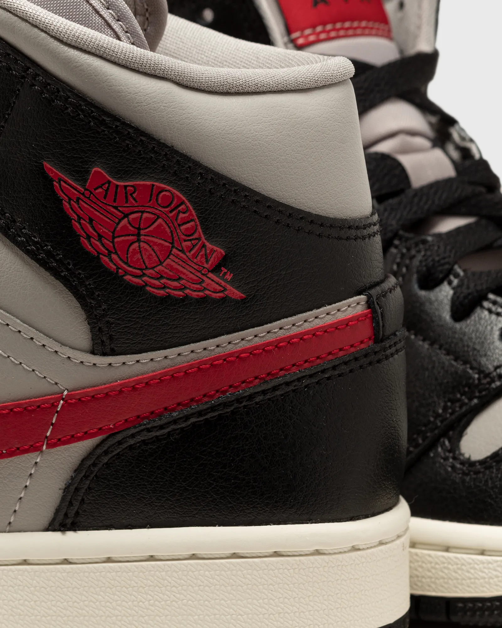 Jordan WMNS AIR JORDAN 1 MID