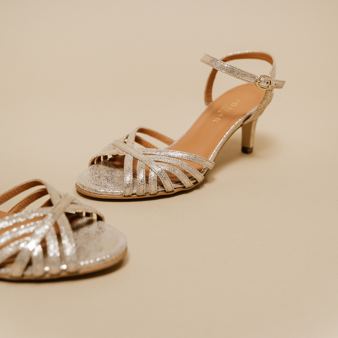 Sandales à bouts ouverts et talons  en velours laminé platine