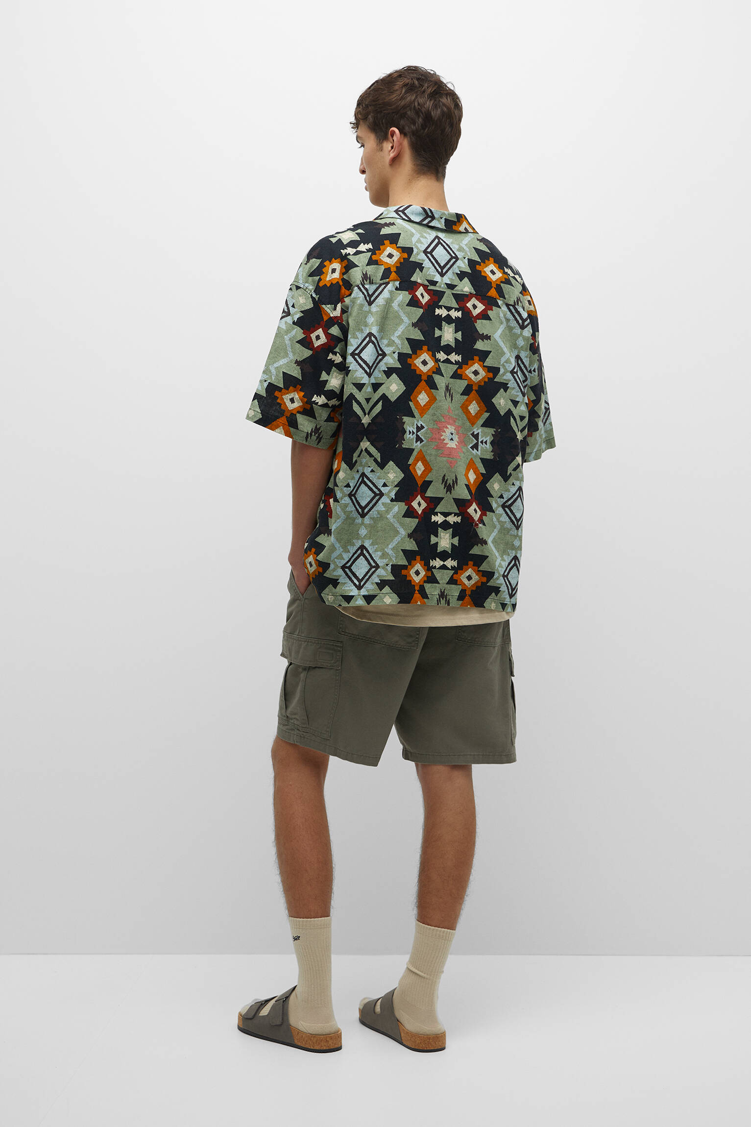 CAMISA ESTAMPADA DE MANGA CURTA - PRETA