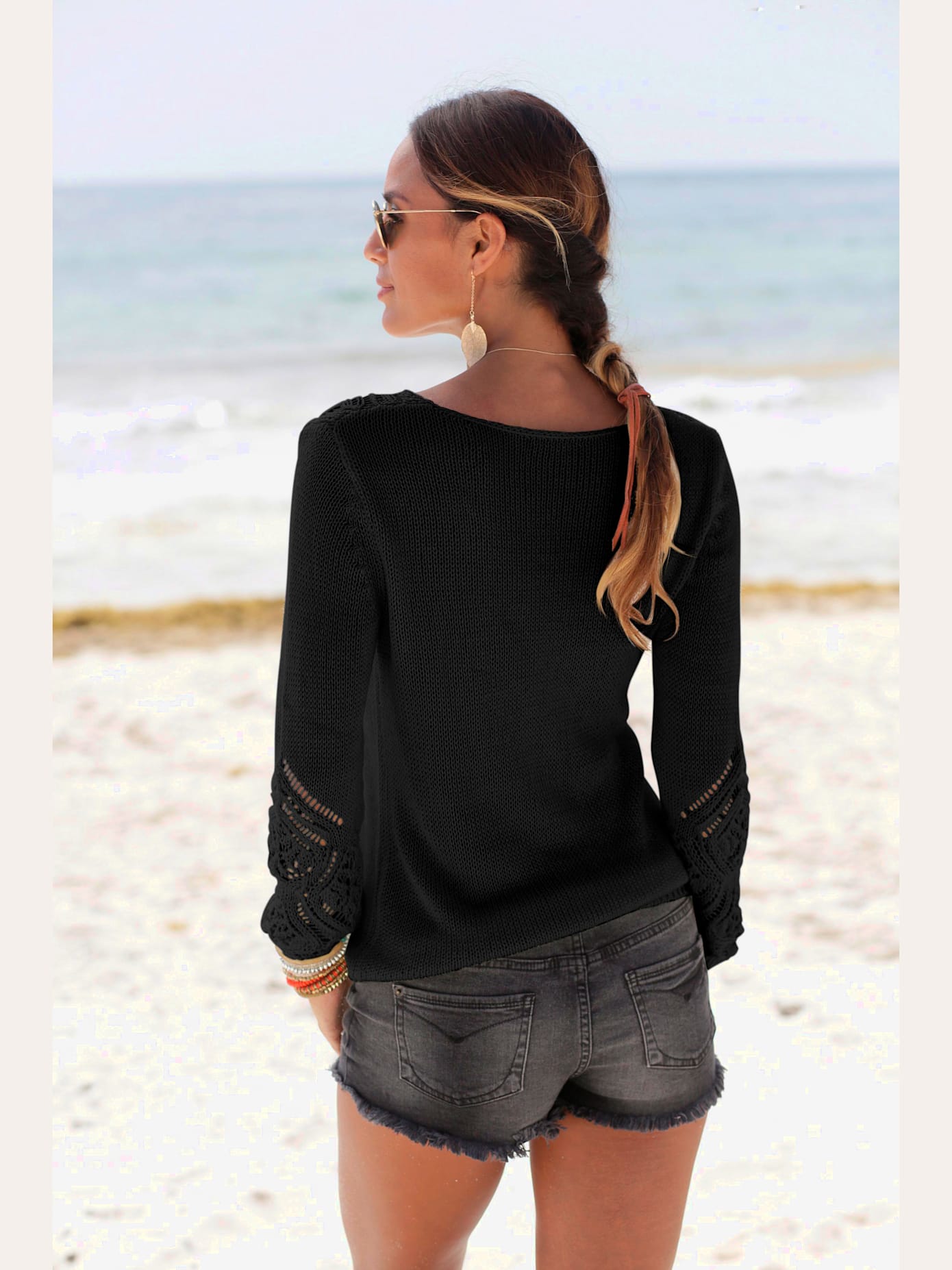 Pull de plage superbe motif ajouré à l'encolure et aux manches