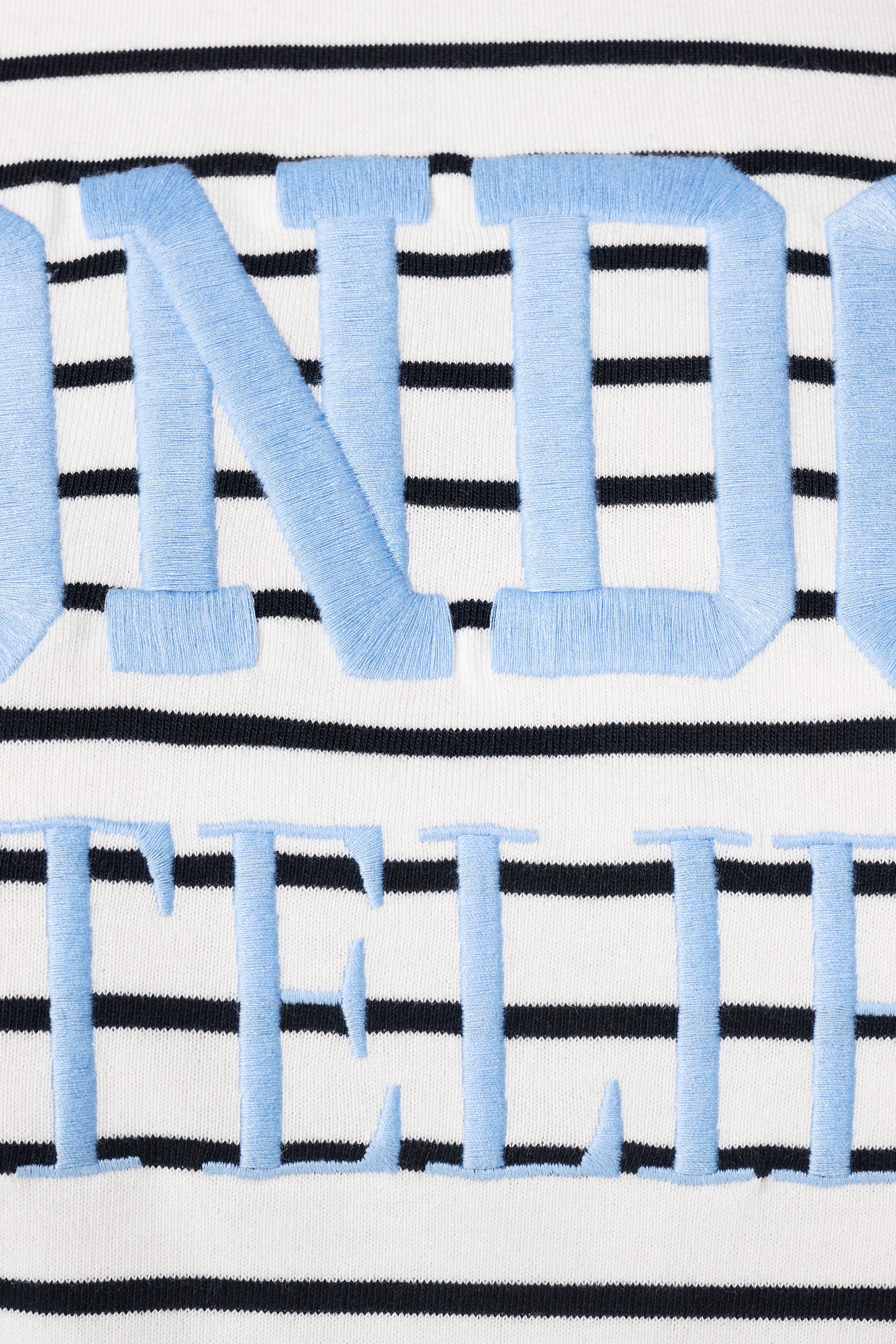 Gestreepte sweater met tekstprint Multi zwart-wit