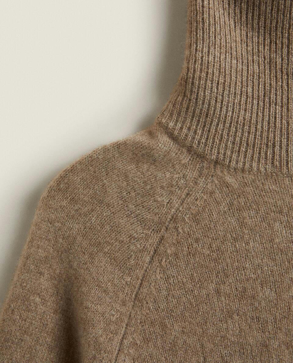 SUÉTER DE GOLA ALTA DE CASHMERE