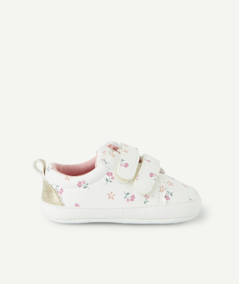 CHAUSSONS STYLE BASKETS BÉBÉ FILLE BLANCS ET IMPRIMÉS FLEURIS