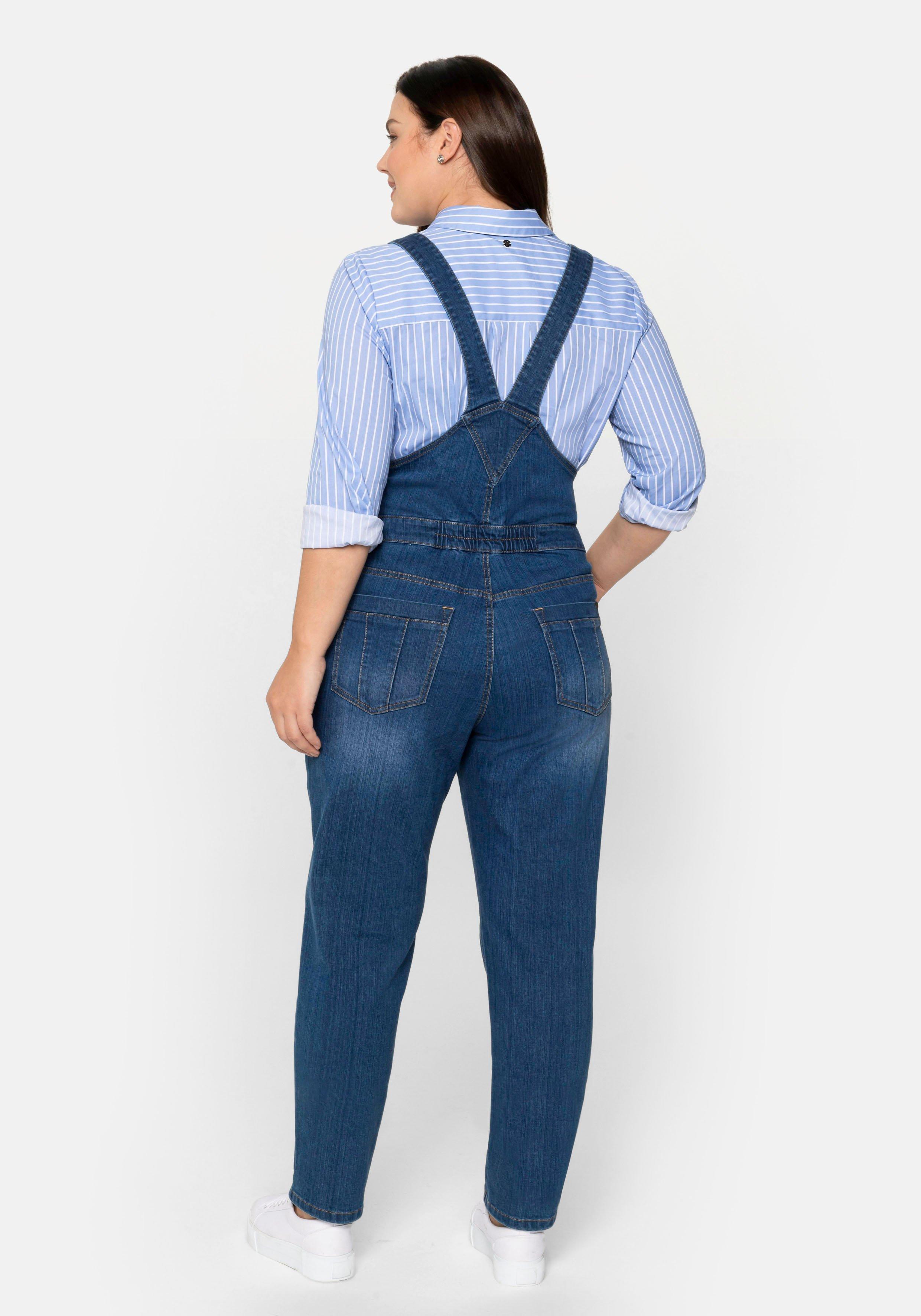Jeans-Latzhose mit Brusttasche und seitlichem Einsatz