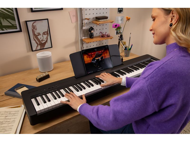 Yamaha E-Piano P-145BT Portables Piano mit 88 Tasten und Bluetooth