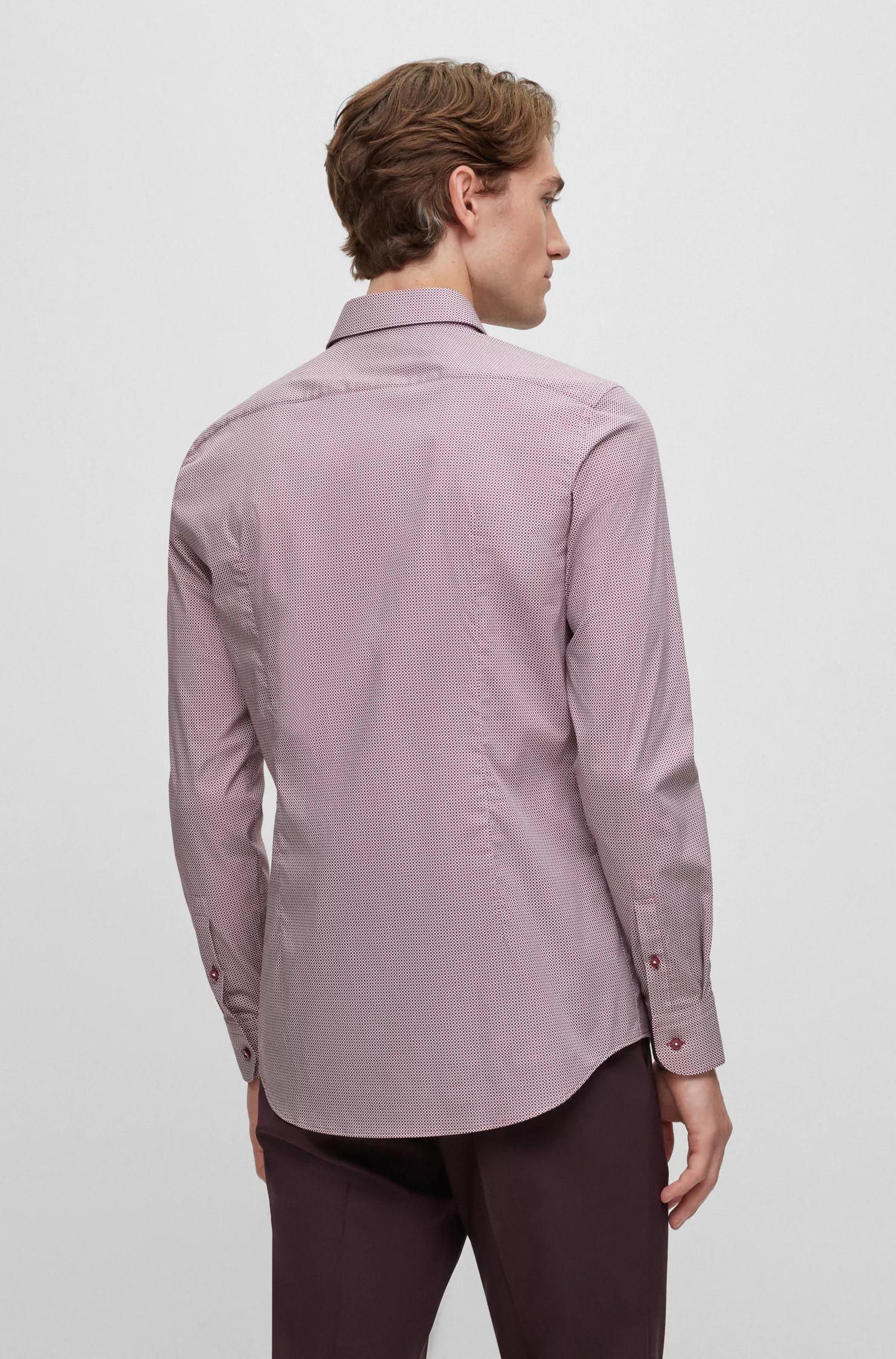 Camisa BOSS preta de corte slim em algodão elástico estampado.