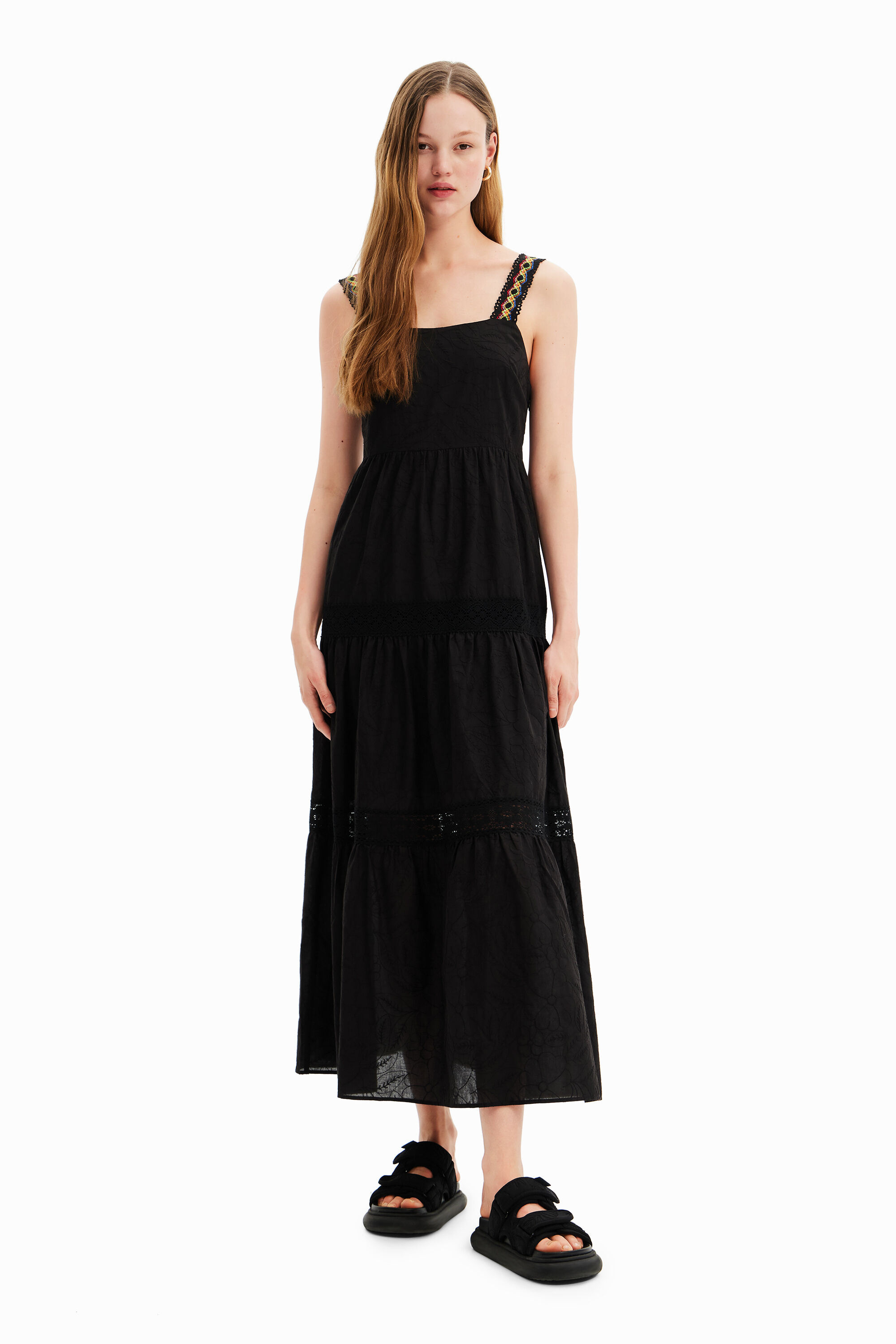Robe longues bretelles broderie