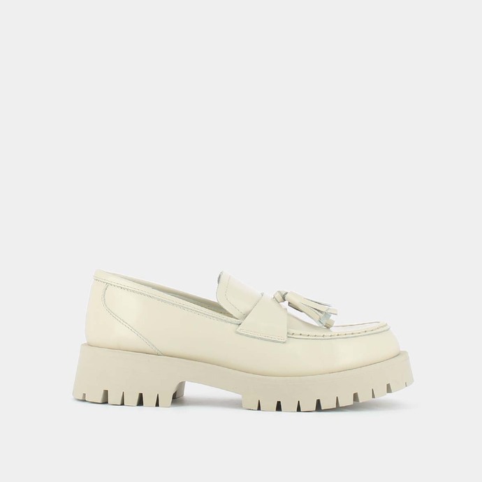 Mocassins à semelles crantées et glands  en cuir glacé écru