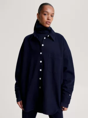 Camisa jeans oversized e folgada
