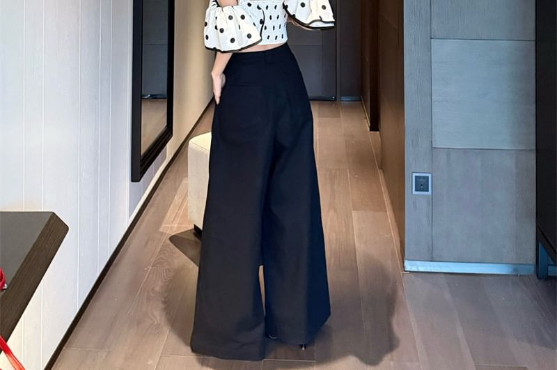 OUREA - Top met korte mouwen, off-shoulder stippen en twist