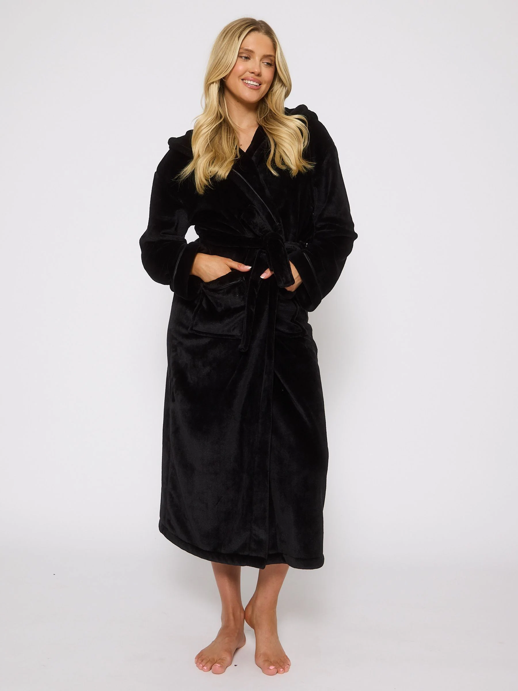 Zwart - Loungeable Christmas Ribbon Trim Luxury Fleece Hooded Maxi Robe