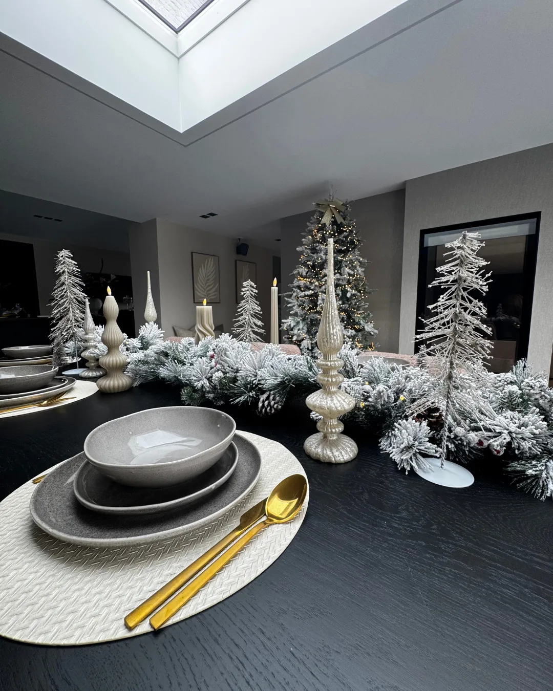 Besneeuwde kerstguirlande LED WHITEHORN 180 cm Wit