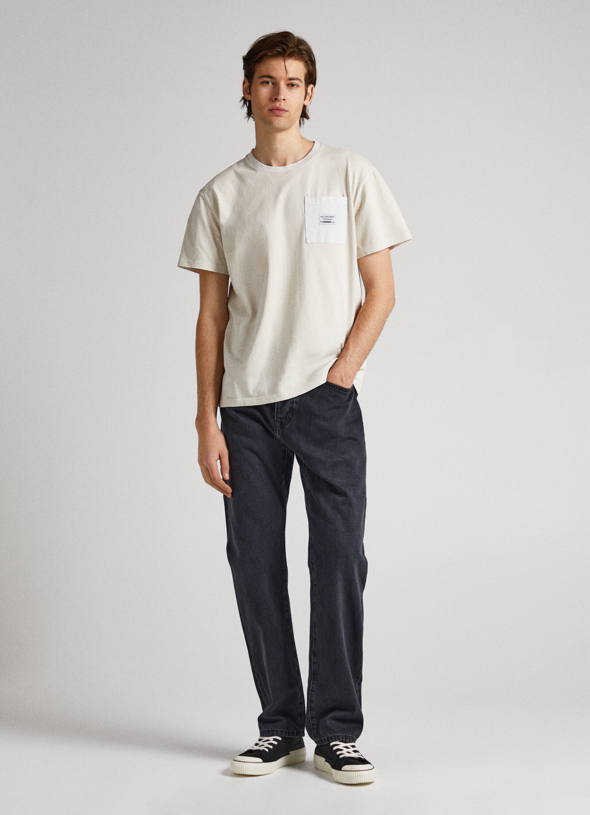CAMISETA COM BOLSO FRONTAL - branco marfim