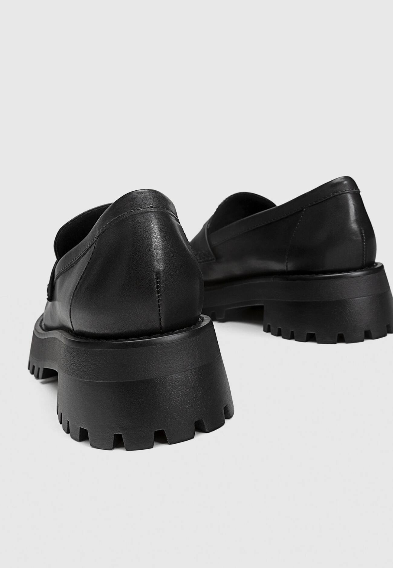 Mocassins com solado tratorado