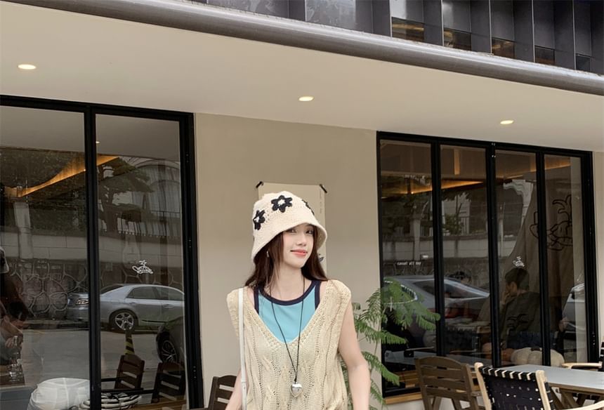 Trendycas - Ronde hals, tweekleurige crop top / V-hals, effen geperforeerde kabeltrui / Hoge taille, gestreept patroon, gelaagde midi-lijn rok