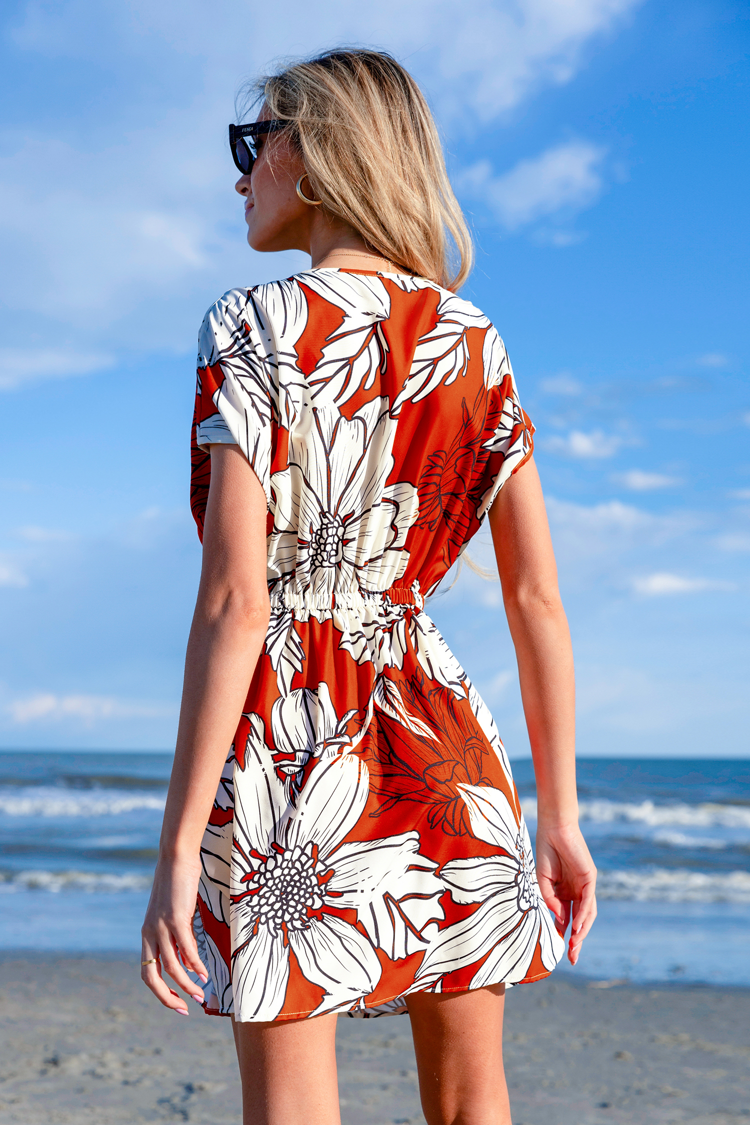 Rouge mini avec manches dolman et fleurs larges rouge