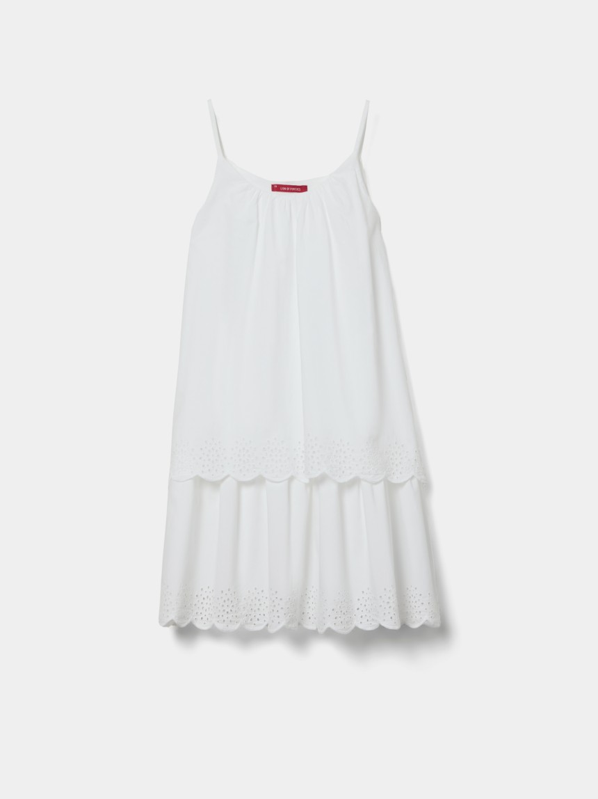 Vestido branco de bordado inglês