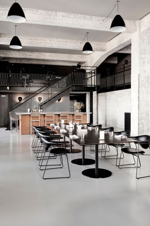 Gubi Cobra wandlamp zwart