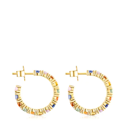 Brincos de argola deslumbrantes com banho de ouro 18k sobre prata e safiras multicoloridas.