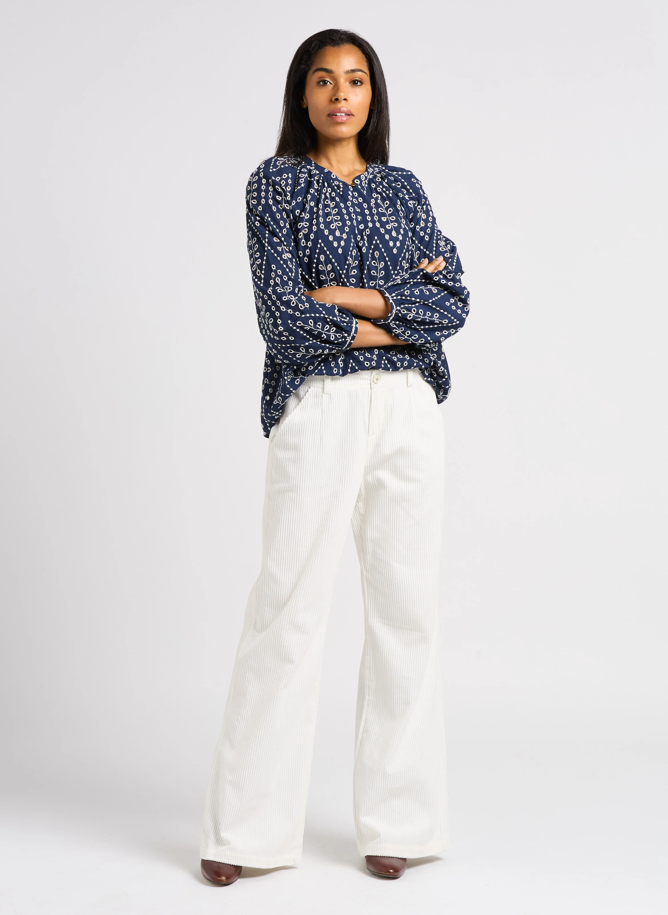 COLOMBE - Top ample col rond en coton brodé | Bleu