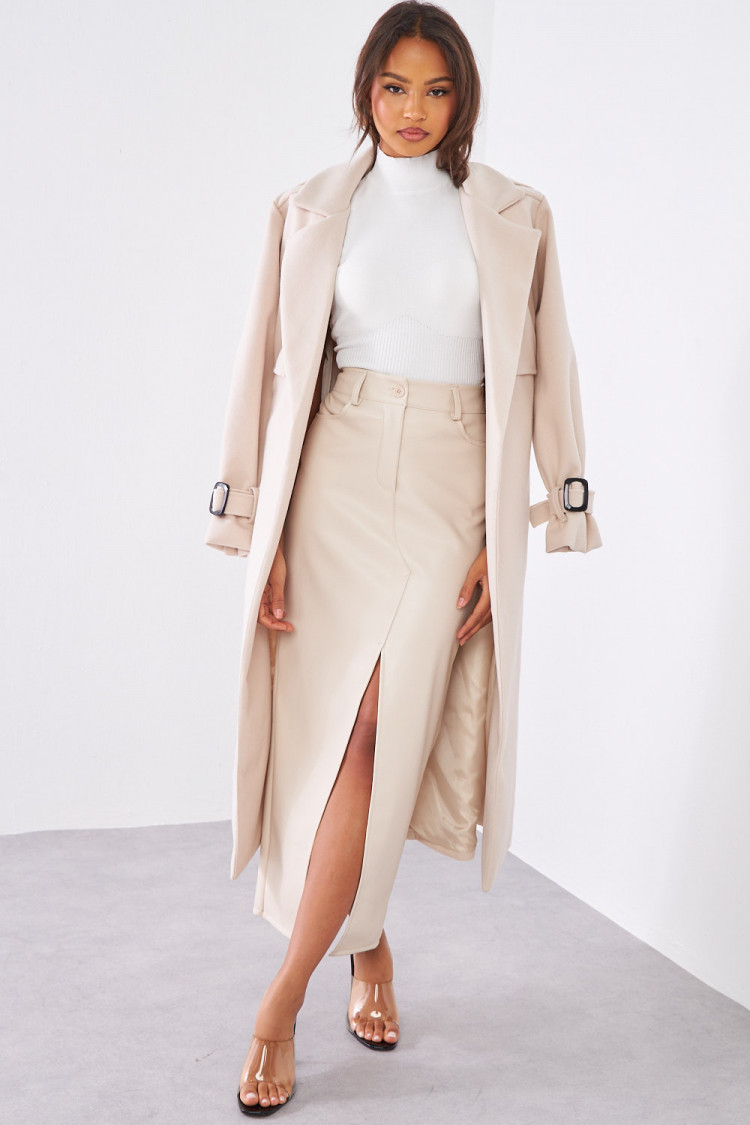 Jupe beige en simili cuir fendu