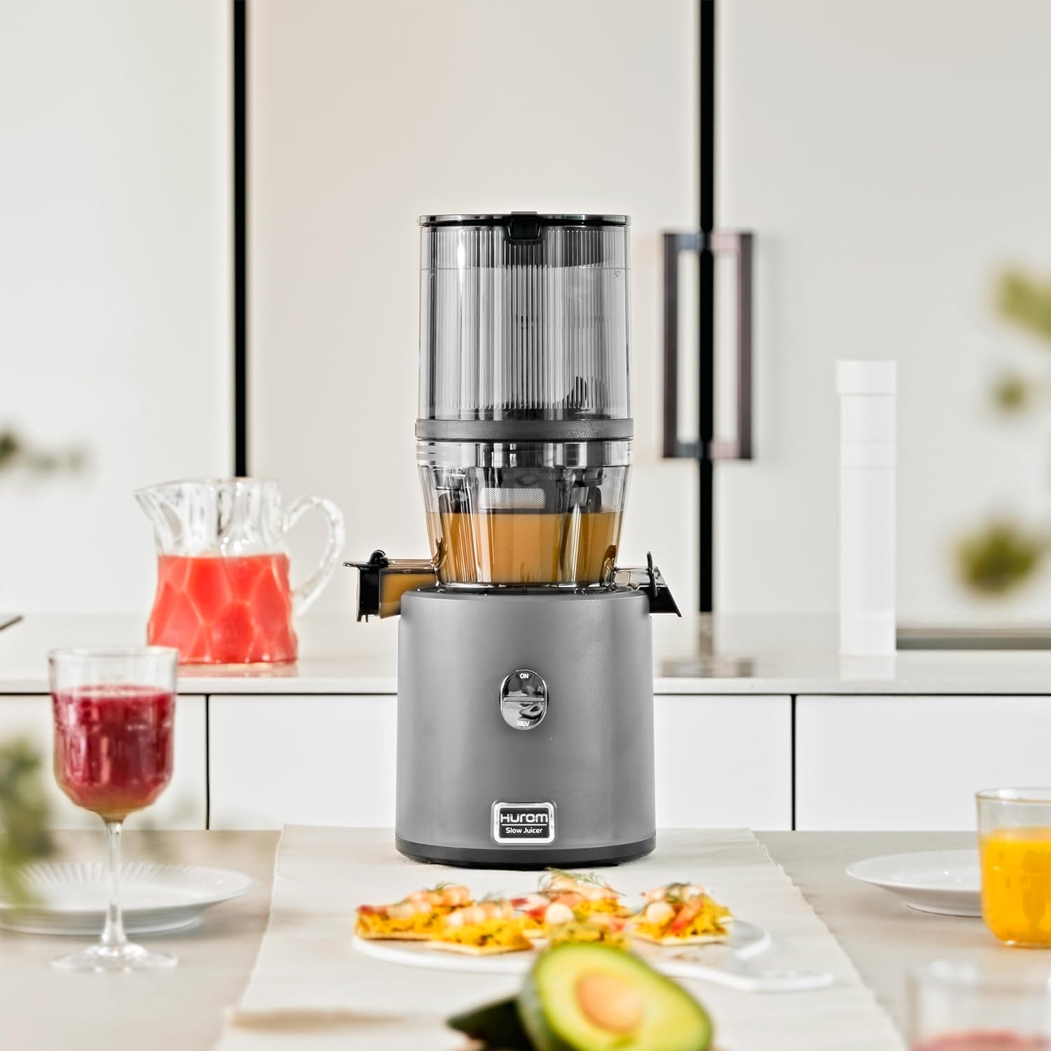 Hurom | Entsafter H330P – gesünder, schmackhafter und verschwendungsfreier Saft, langsame Kompressionstechnologie, vielseitig, leicht zu reinigen, hohe Effizienz, Charcoral