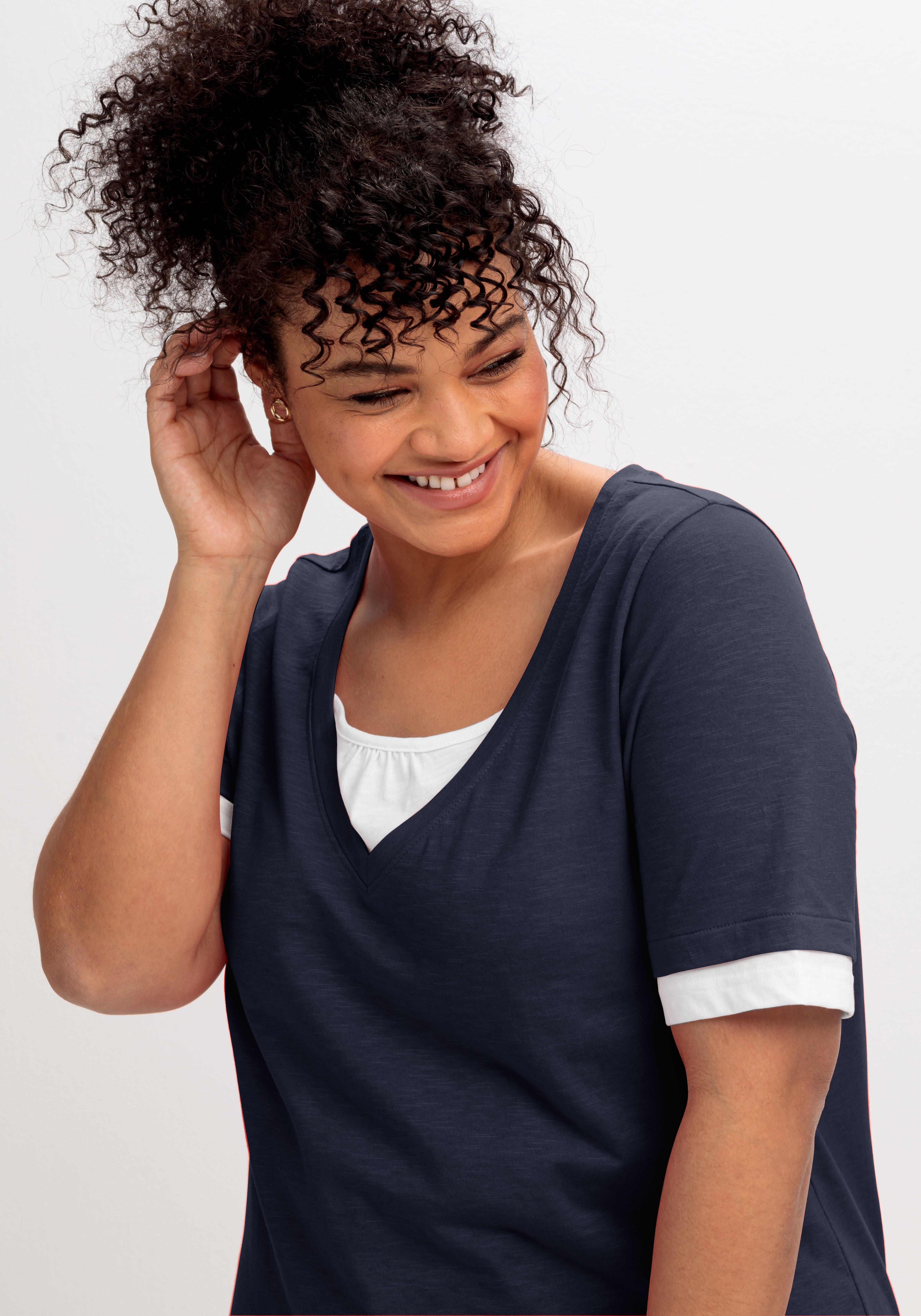 Jerseyshirt in 2-in-1-Optik, mit V-Ausschnitt