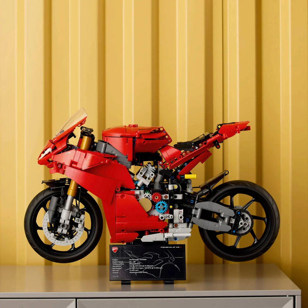 Weer een FANTASTISCHE bouwstuk !Ducati Panigale V4 S motor 42202