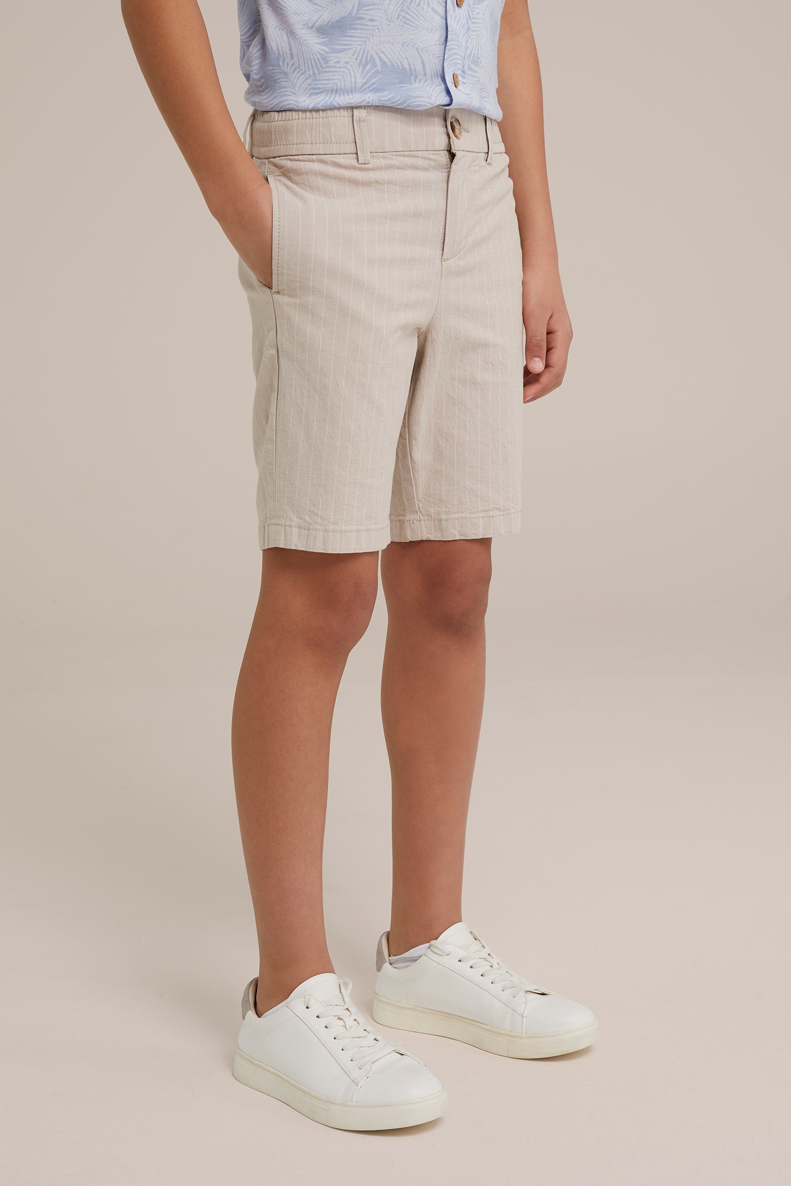 Jongens slim fit chinoshort met dessin WE Fashion Beige