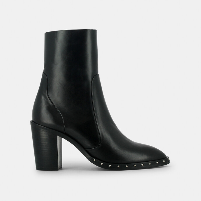 Bottines à talons et détails métalliques  en cuir noir