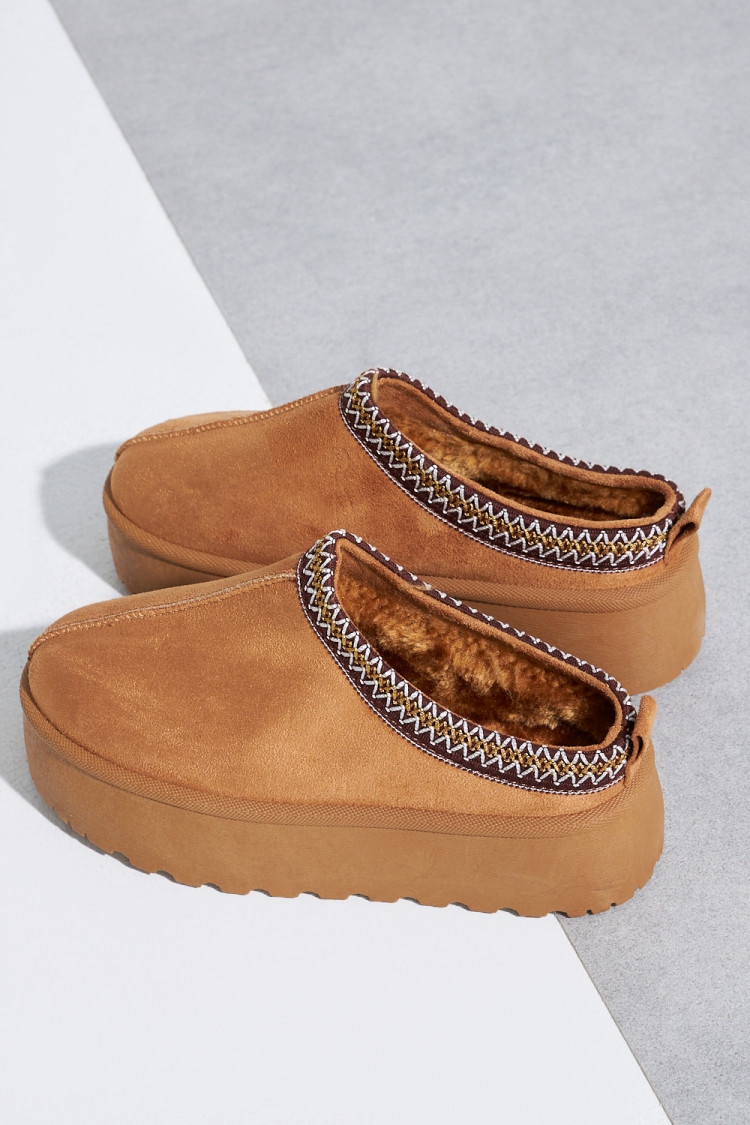 Bottines chaussons en velours compensés camels