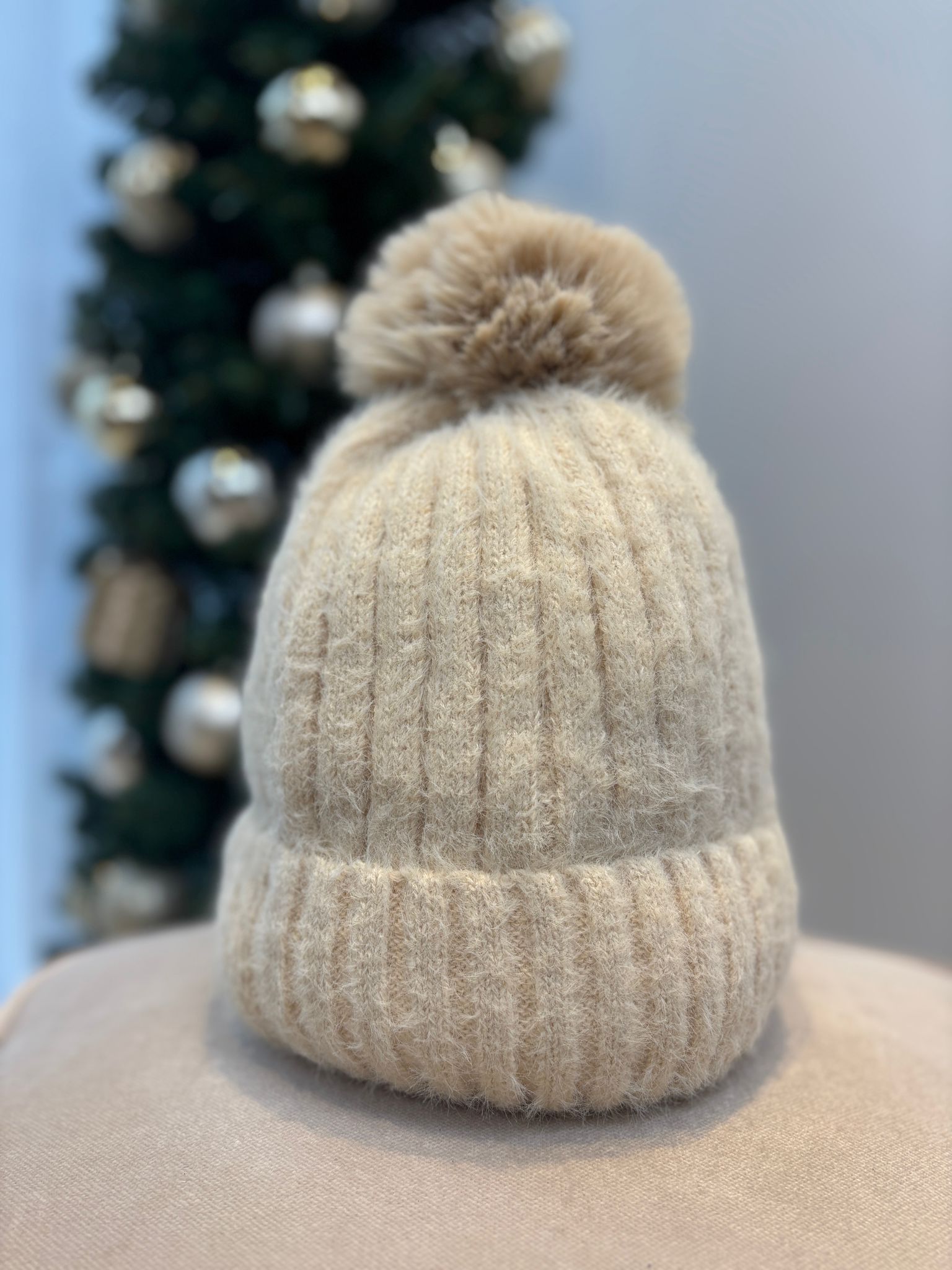 Muts Met Pom Beige