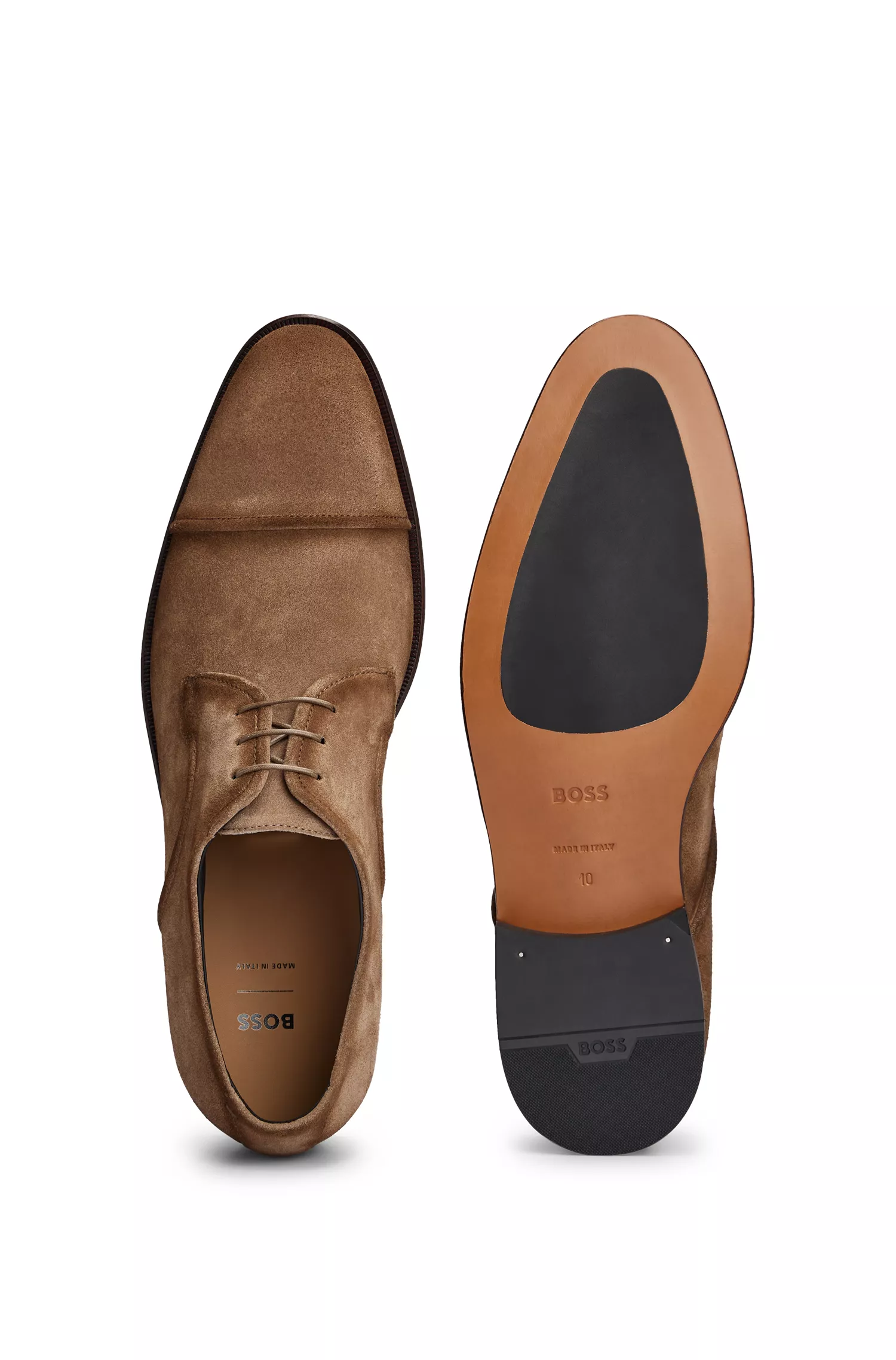 Sapatos Derby BOSS em camurça preta, fabricados na Itália, com detalhe na biqueira.