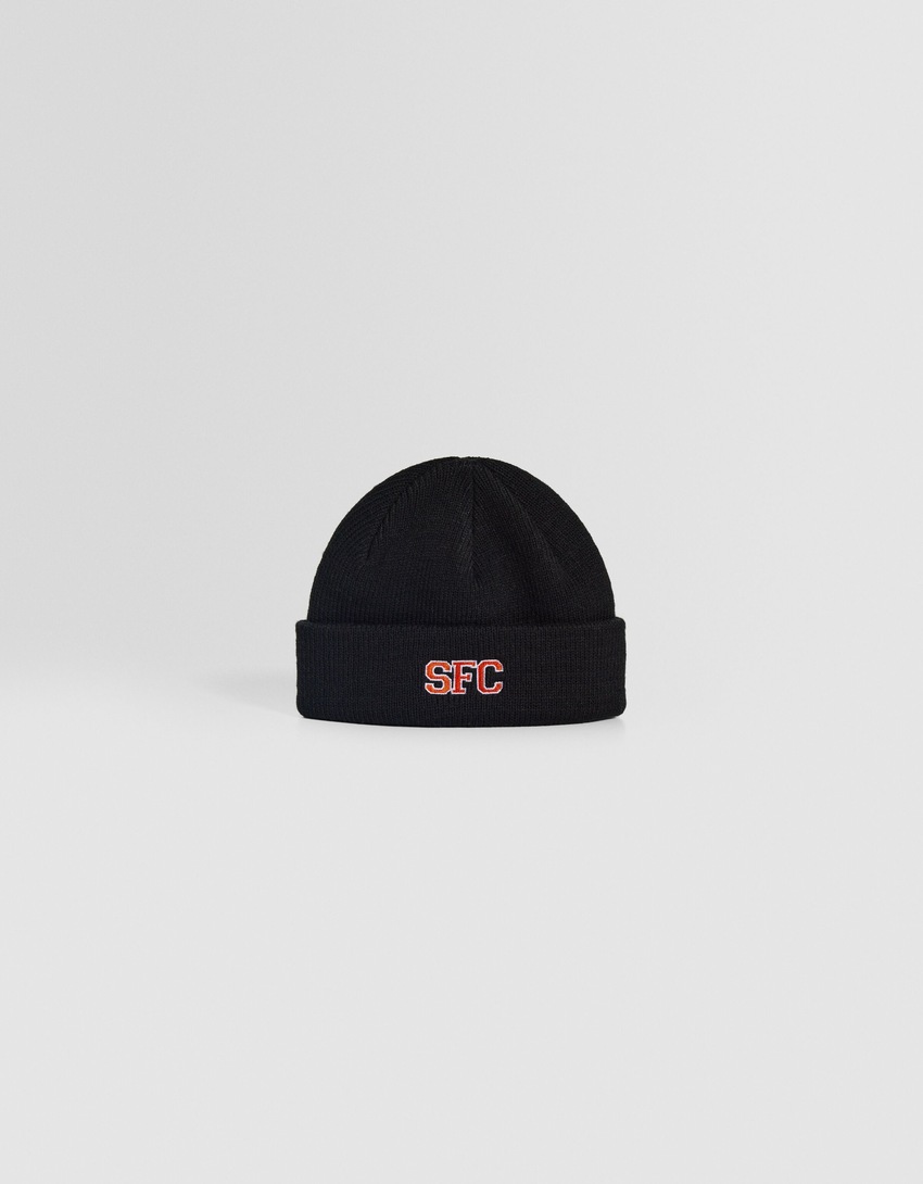 Gorro universitário curto
