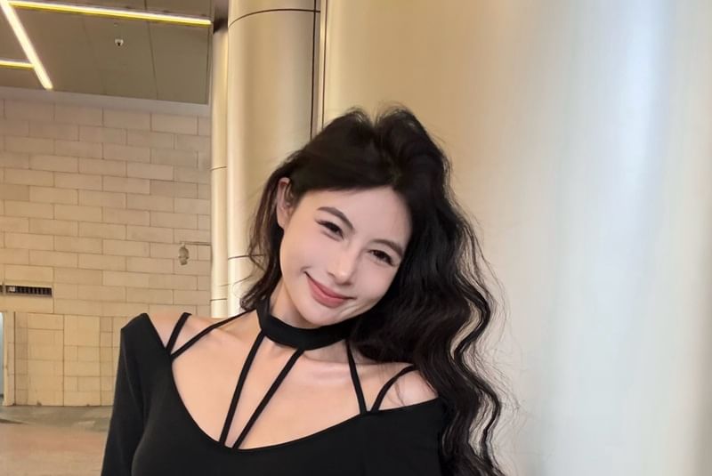 Kira Kira - Lange mouw halter romper met effen uitsnijding