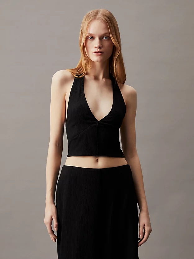 Top com decote halter e babados