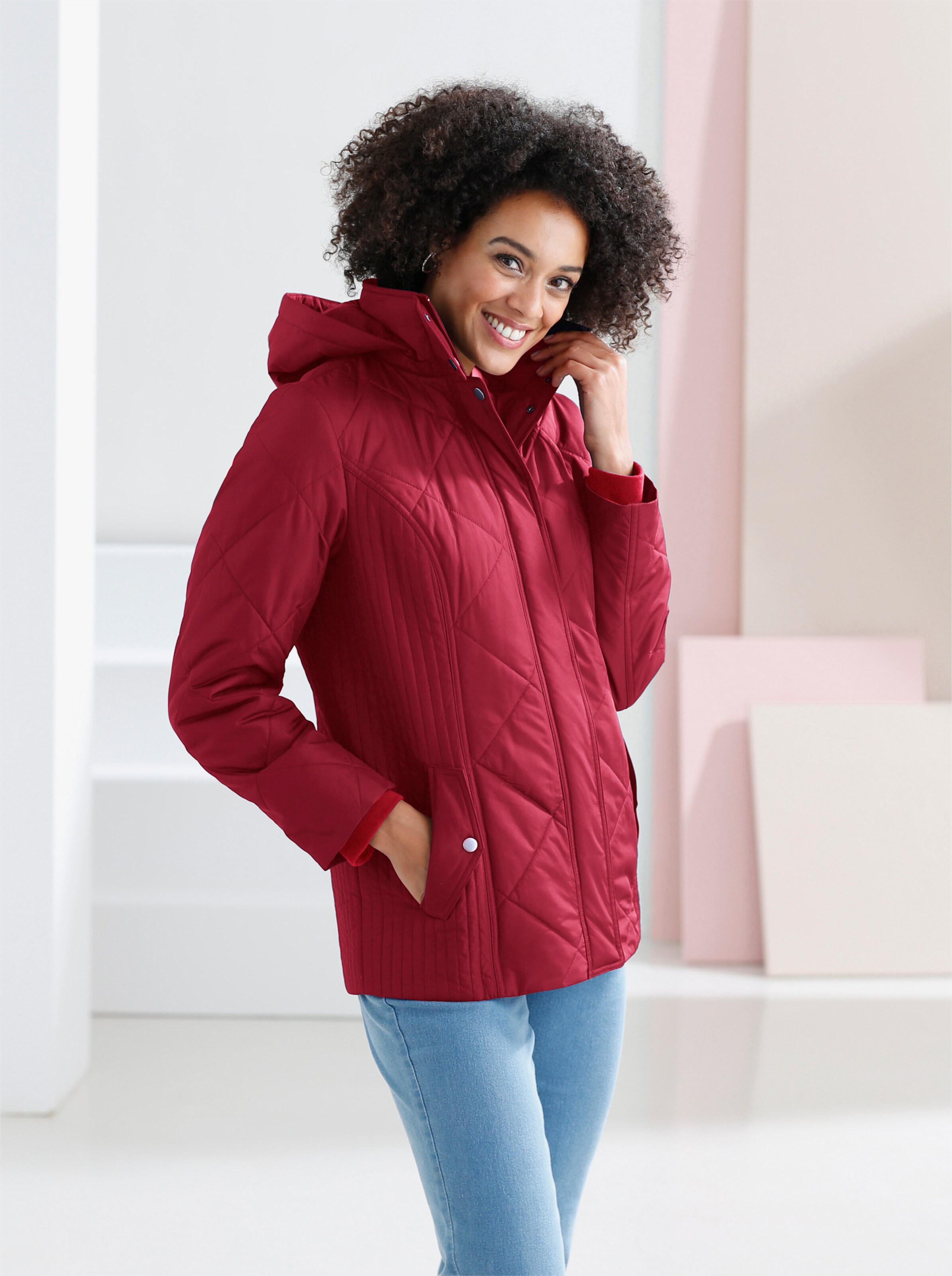 Jacke mit Rippbündchen als Windschutz