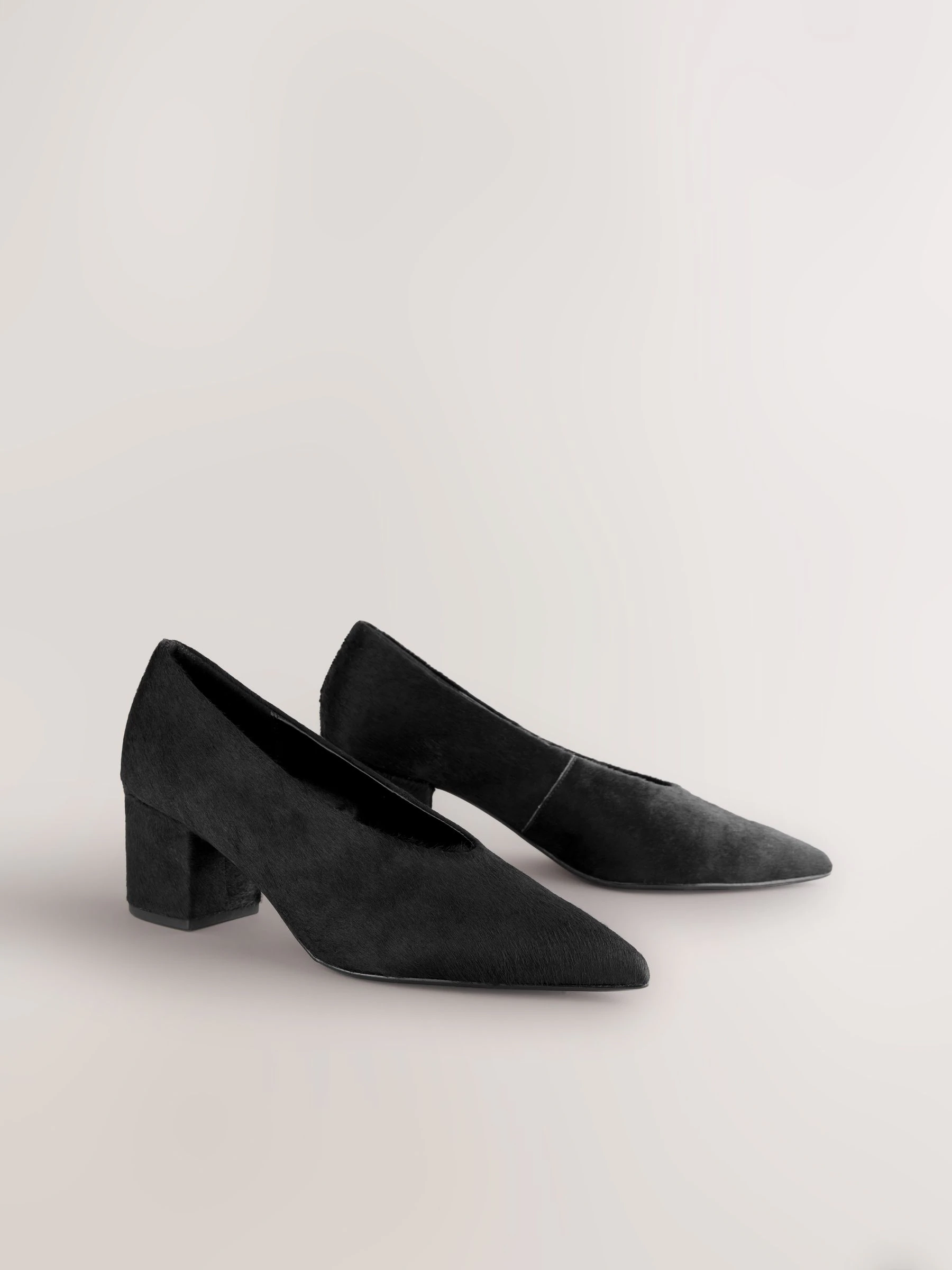 Zwart - Leren schoenen met spitse neus en lage blokhakken
