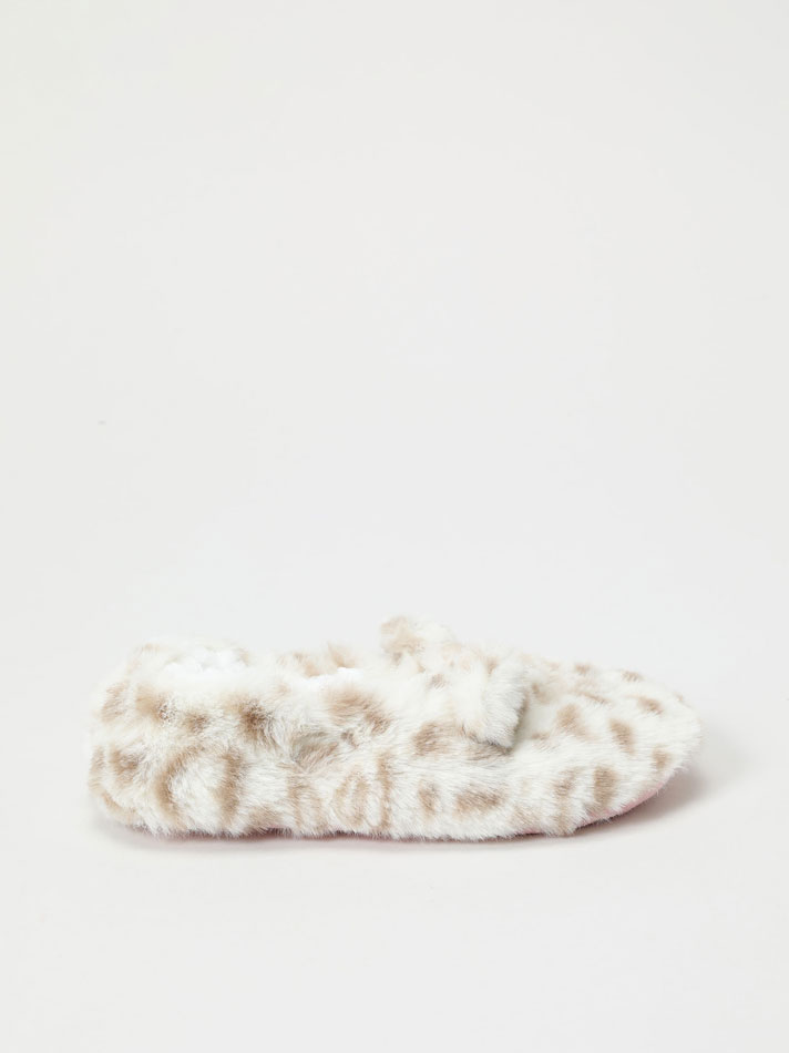 Tênis com estampa animal e detalhes felpudos - Vários modelos