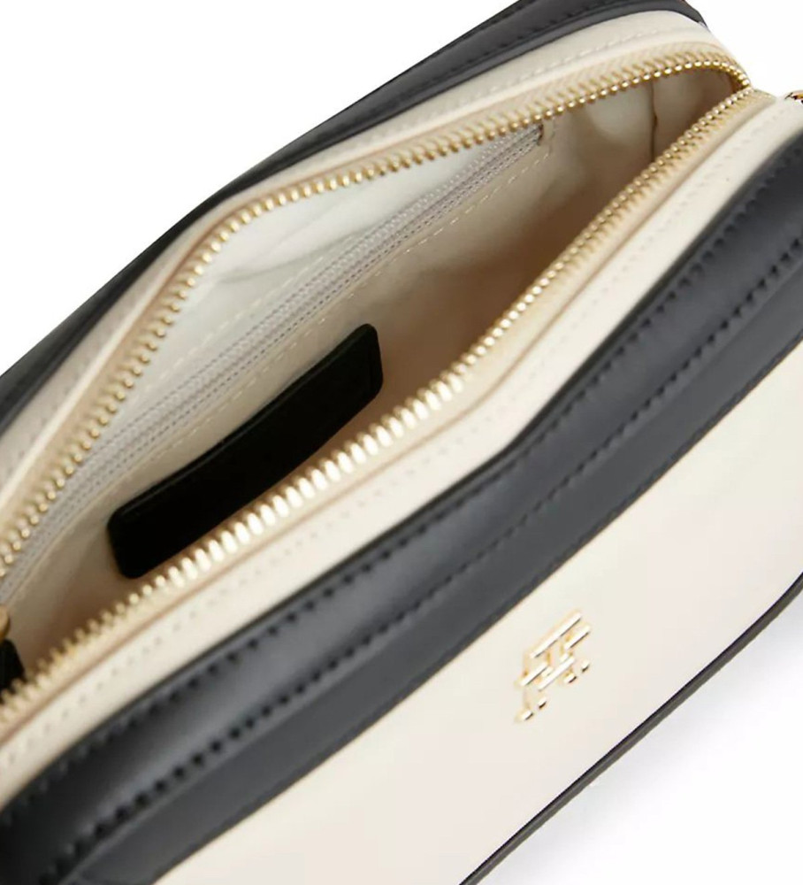 Bolsa de ombro Tommy Hilfiger Essential com acabamentos brancos contrastantes.