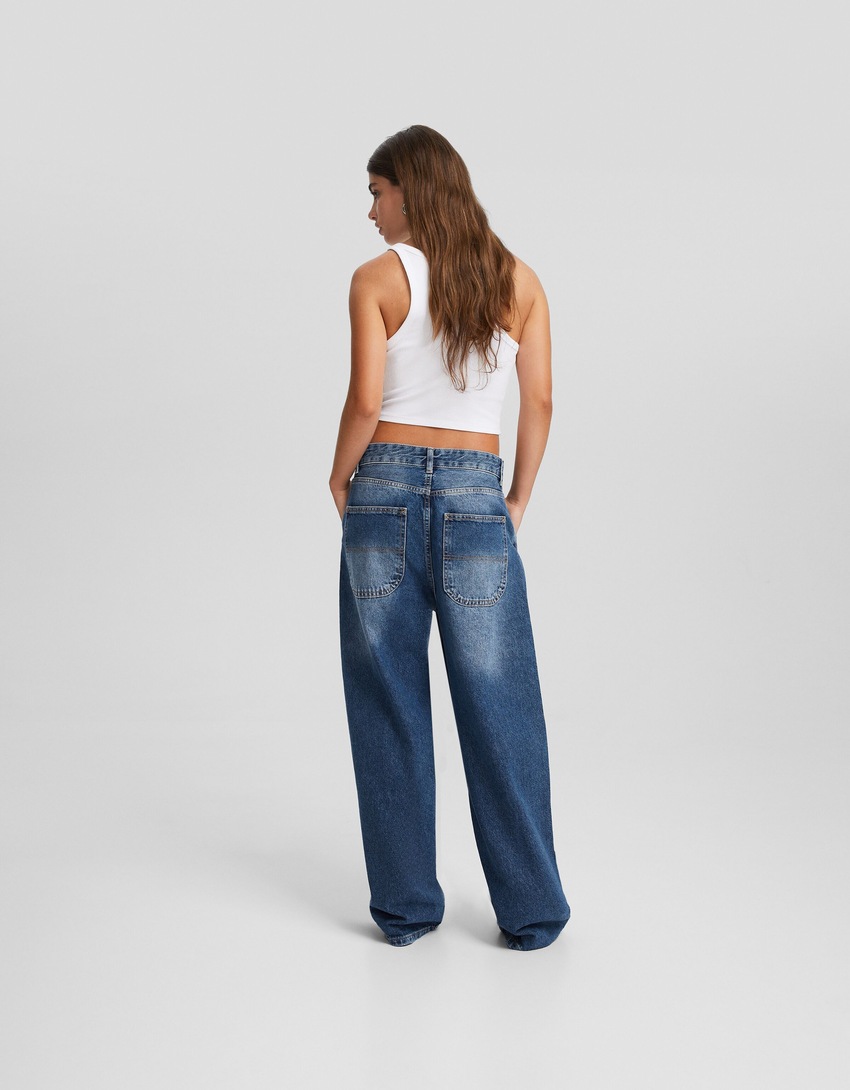 calça jeans estilo skater com efeito desbotado