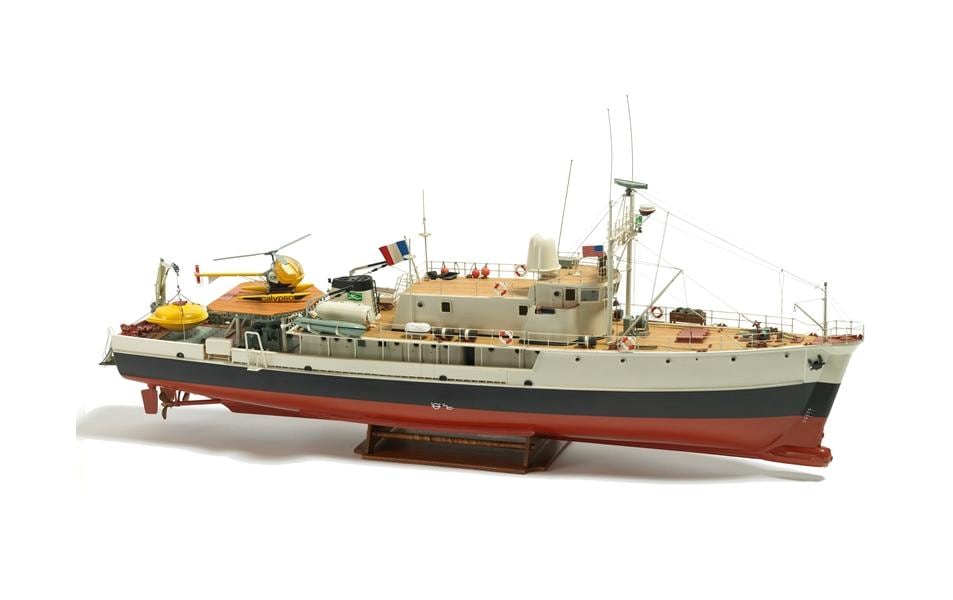 Bausatz Forschungsschiff Calypso, 940 mm 1:45<br>Vorbildgetreuer Ozeanforschungsschiff Modellbausatz