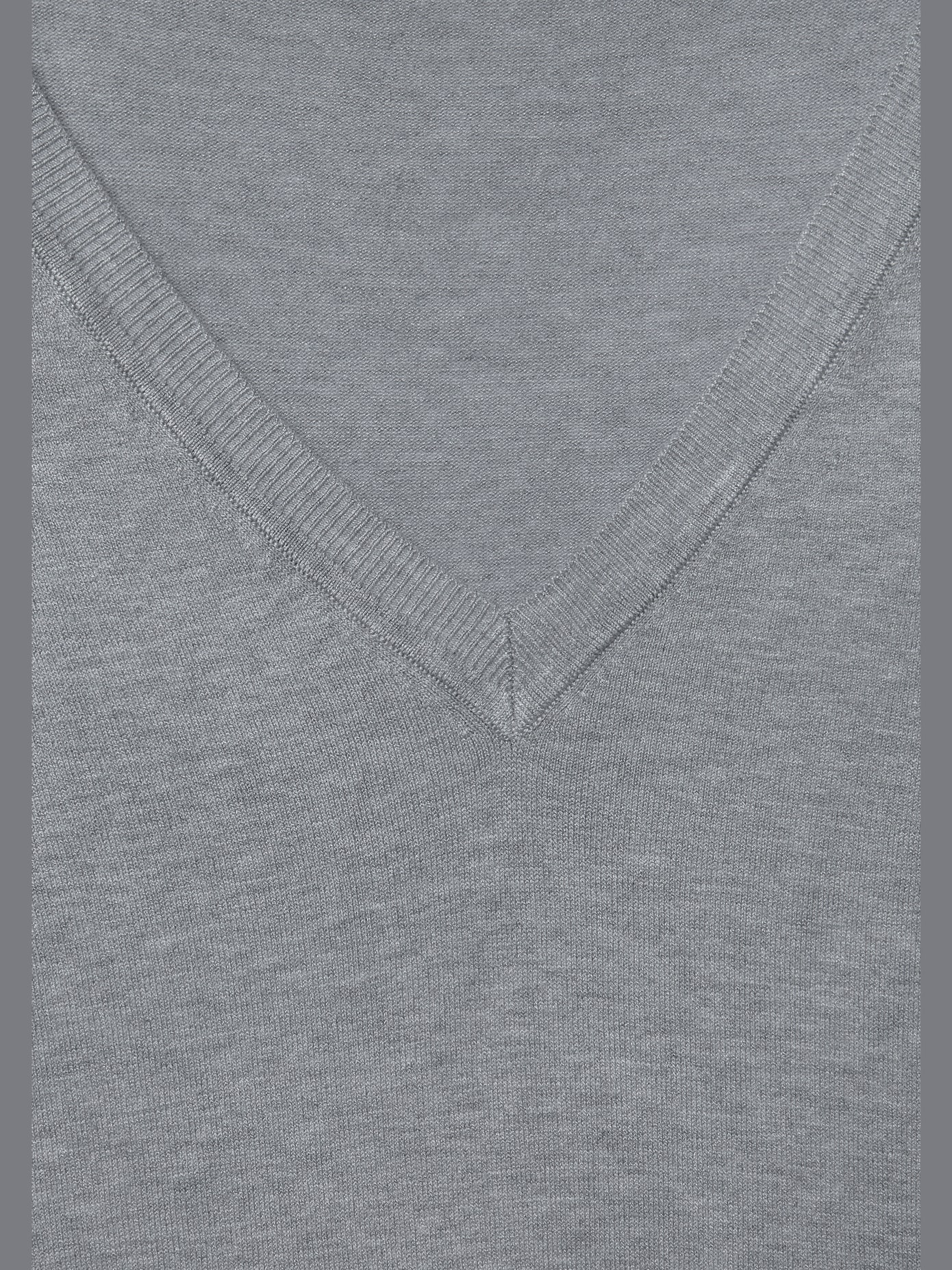 Pull à encolure en v col v classique