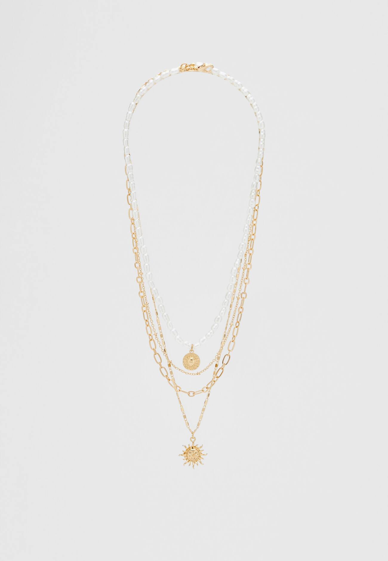 Conjunto de 4 colares com pingente de sol e pérolas artificiais.