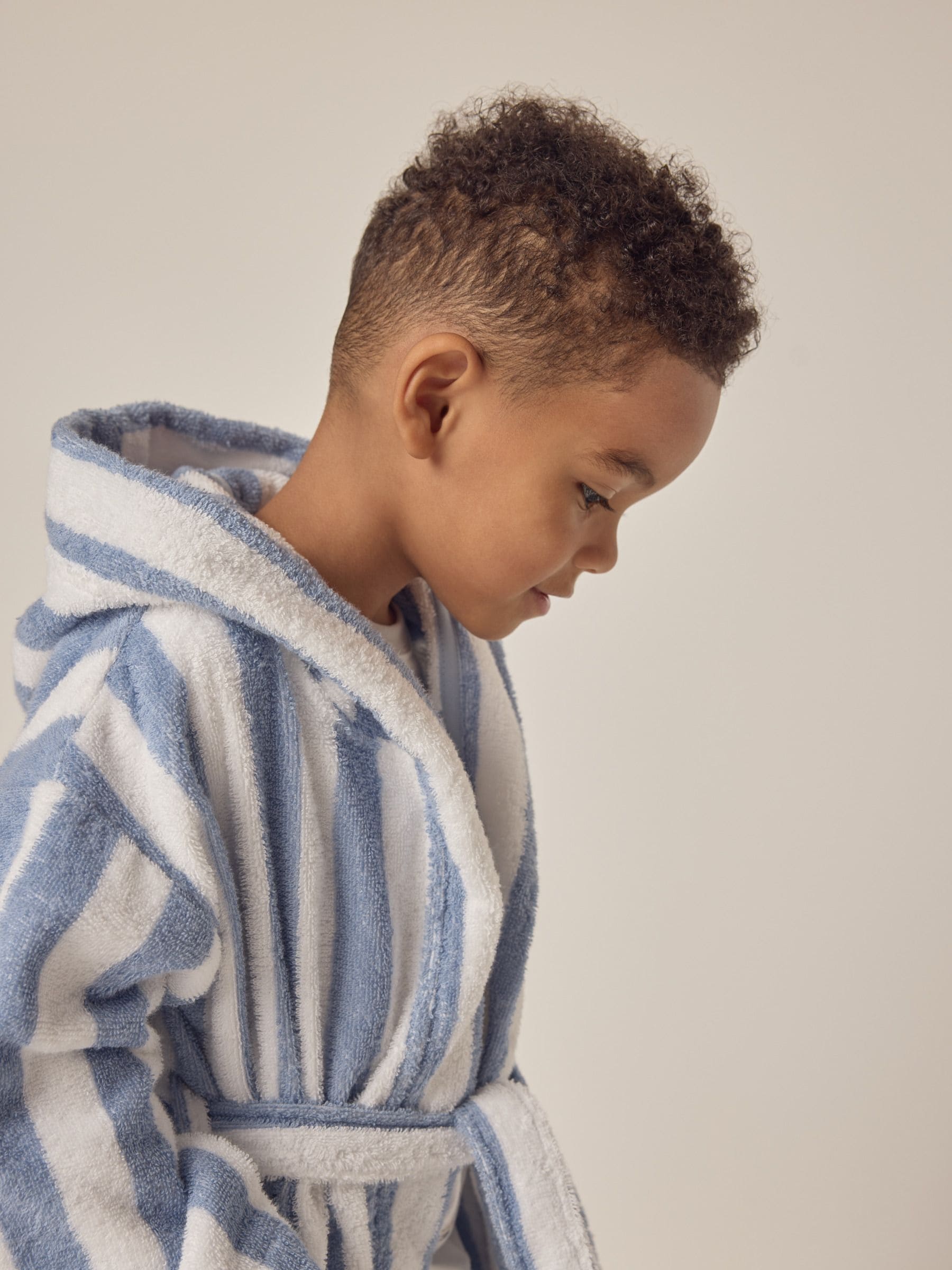 The White Company Blauwe 100% katoenen badjas met brede Strepen